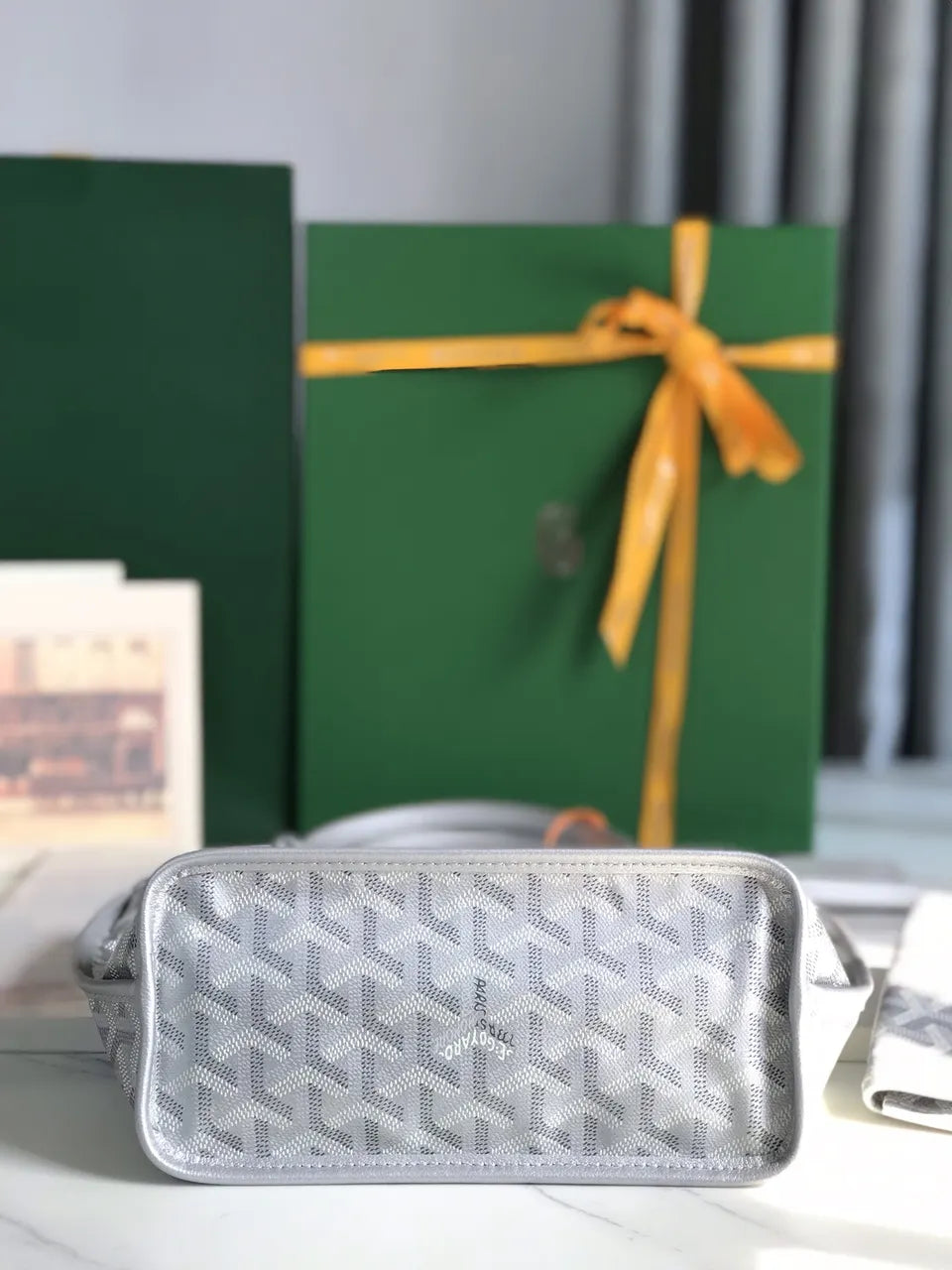 Goyard Silver Metallic St. Louis Tote - Hình 4
