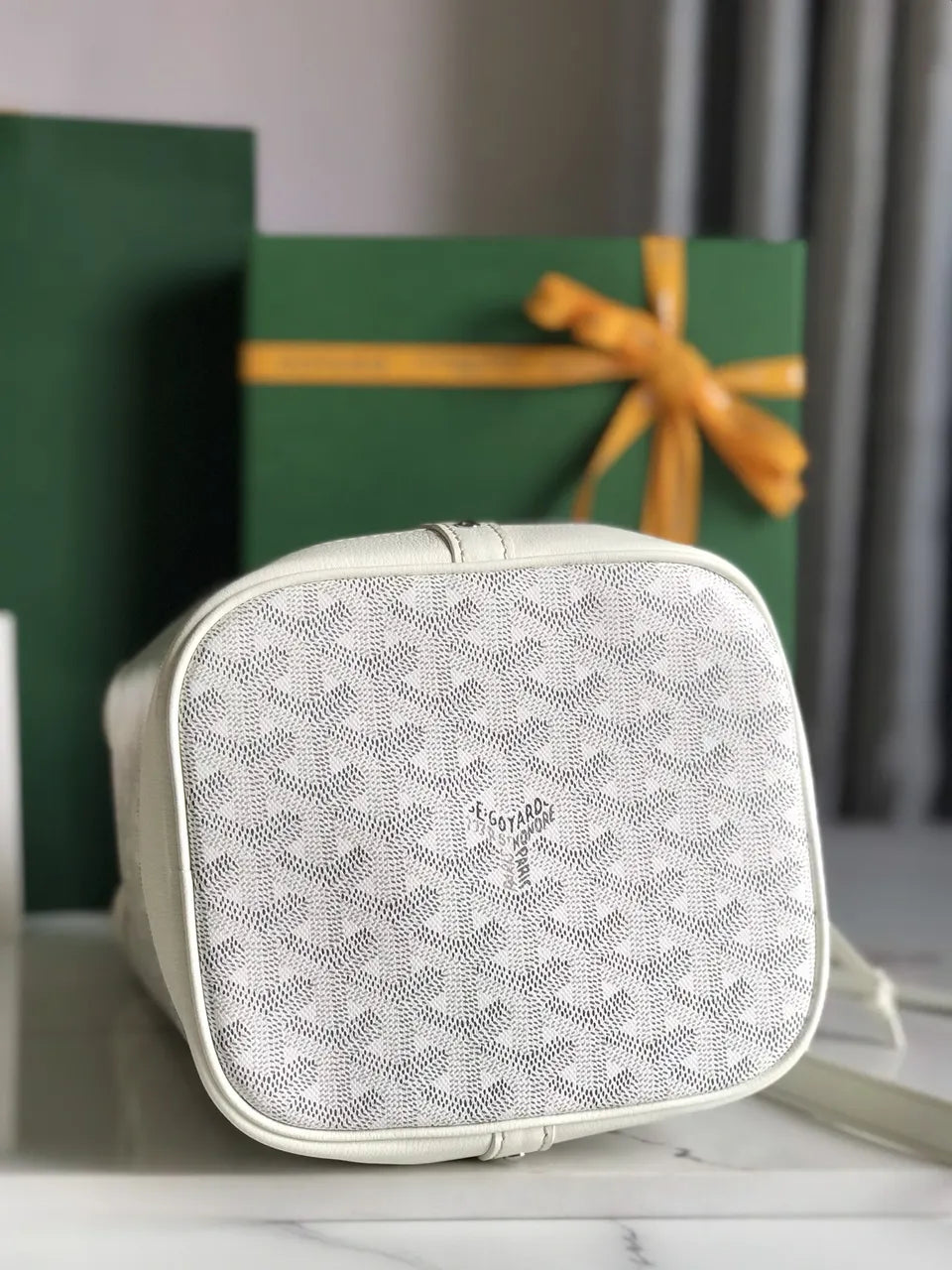 Goyard White Canvas Seau Bag - Hình 4