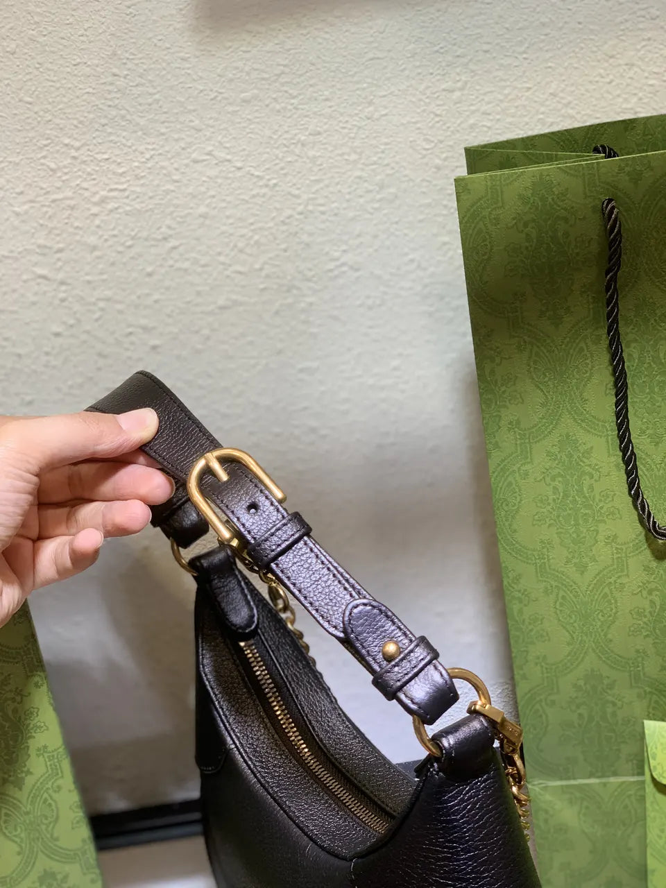 leather gold Gucci Black Half-Moon Bag - Hình 16