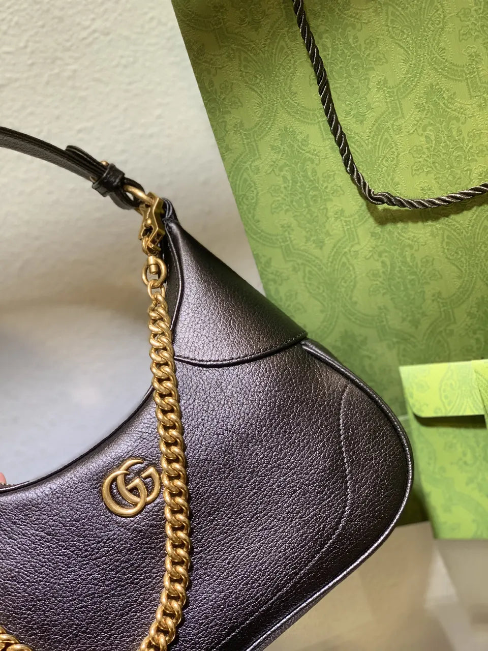leather gold Gucci Black Half-Moon Bag - Hình 15