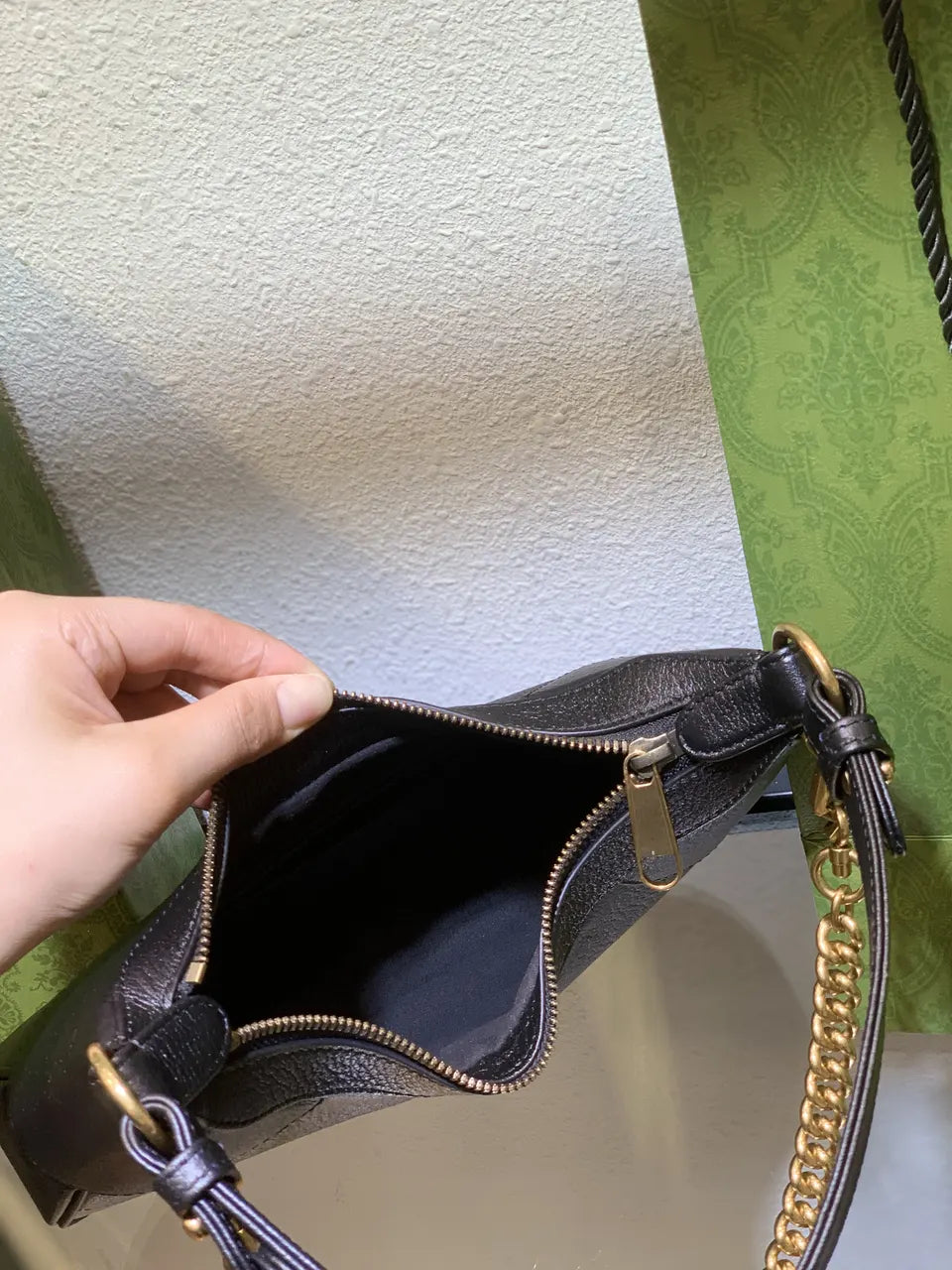 leather gold Gucci Black Half-Moon Bag - Hình 10