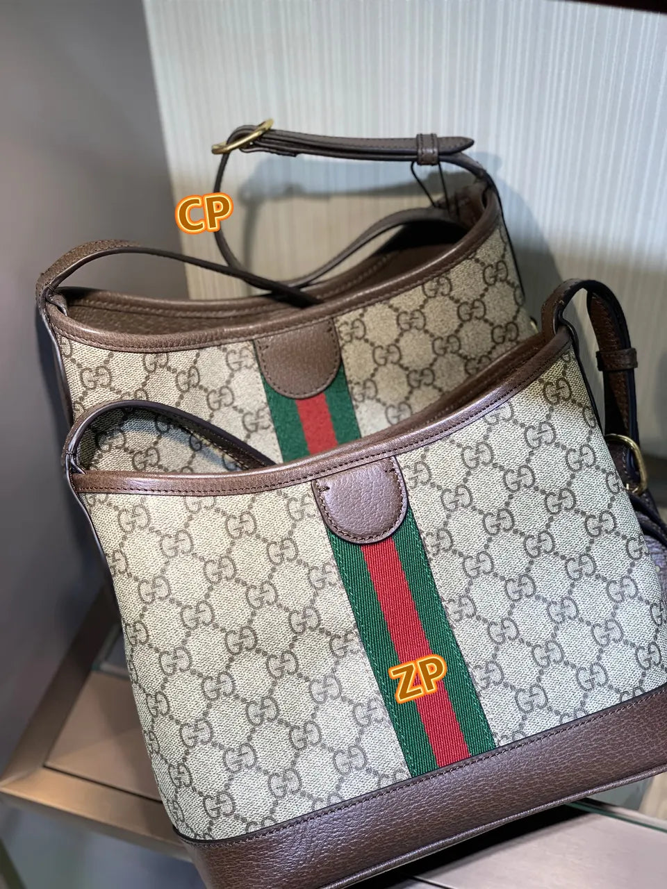 Gucci GG Canvas Shoulder Bag - Hình 4