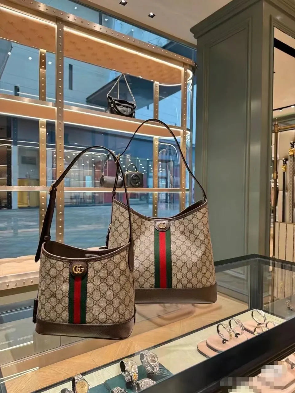 Gucci GG Canvas Shoulder Bag - Hình 2