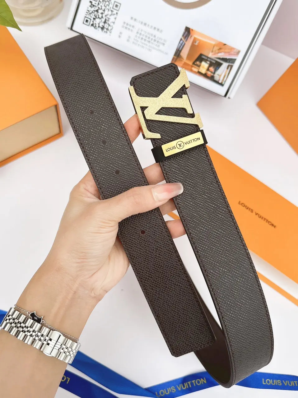 LV Initials Brown Leather Belt - Hình 4