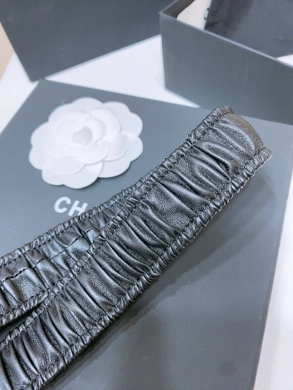 gold Chanel Black Ruched Leather Belt - Hình 6
