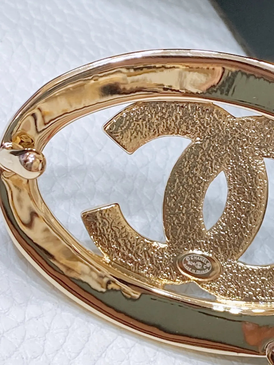 Chanel White Leather Belt Gold Trim CC - Hình 6