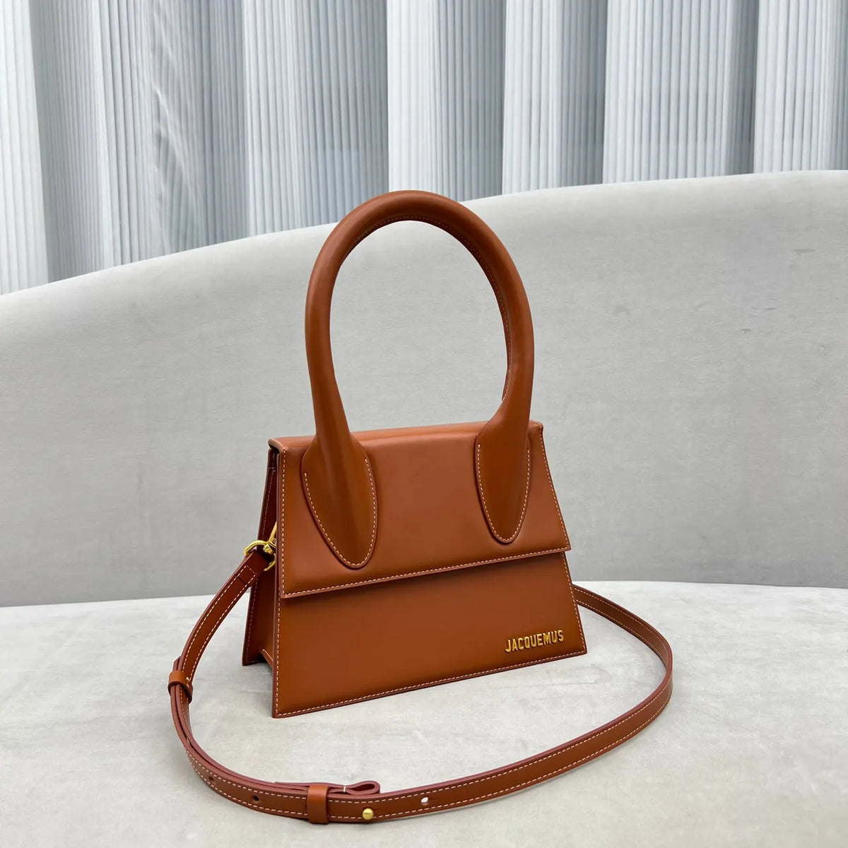 le Jacquemus Tan Leather Bag - Hình 2