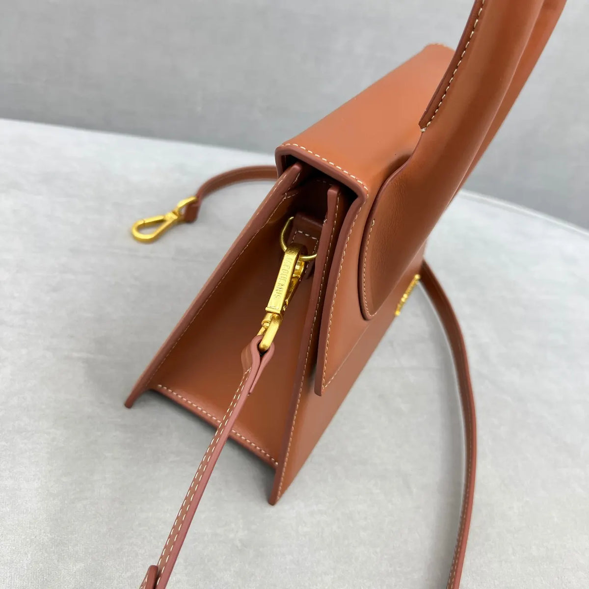 le Jacquemus Tan Leather Bag - Hình 7