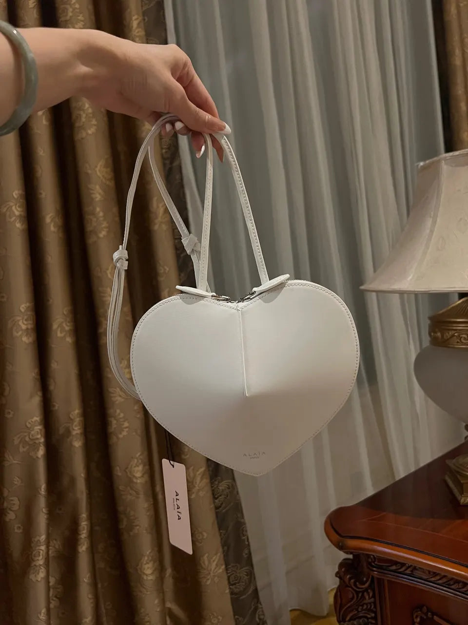 White Heart-Shaped Leather Bag - Hình 6
