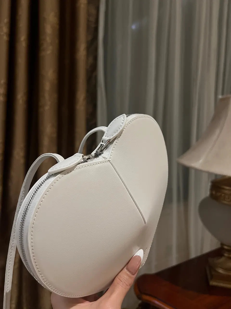 White Heart-Shaped Leather Bag - Hình 2