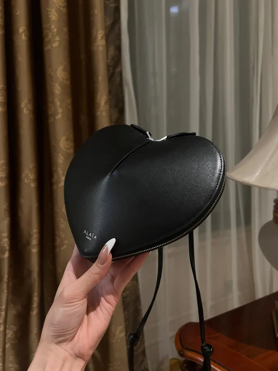 Alaïa Coeur Black Bag - Hình 2