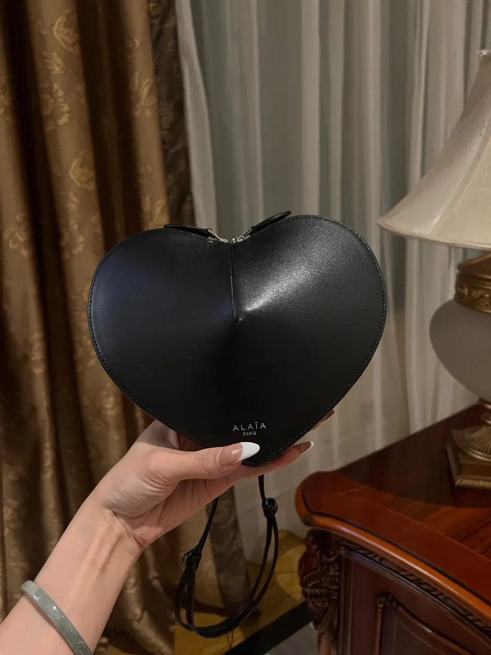 Alaïa Coeur Black Bag - Hình 4