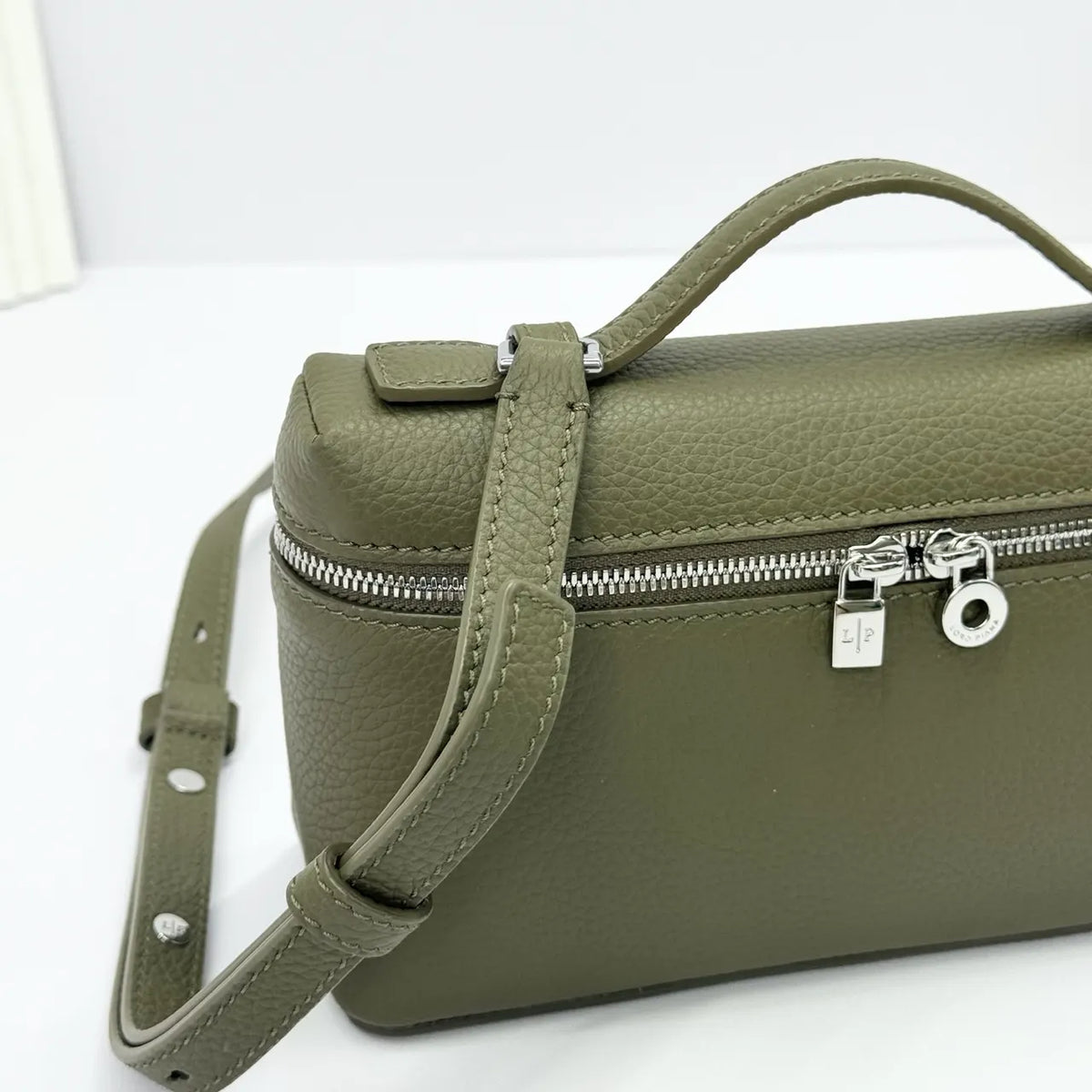 Loro Piana Olive Green Leather Vanity - Hình 7