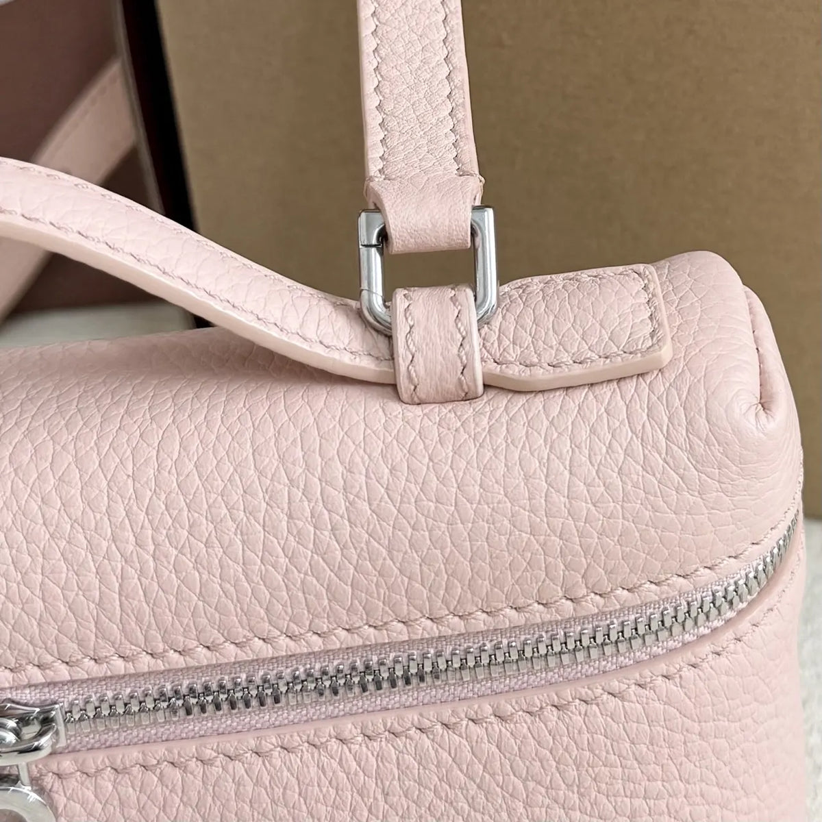 Loro Piana Powder Pink Leather Vanity - Hình 8