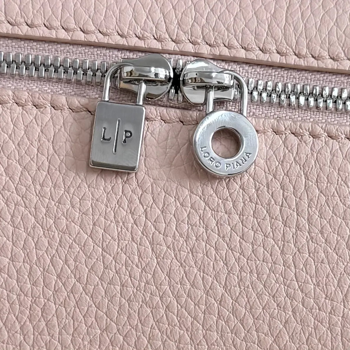 Loro Piana Powder Pink Leather Vanity - Hình 6