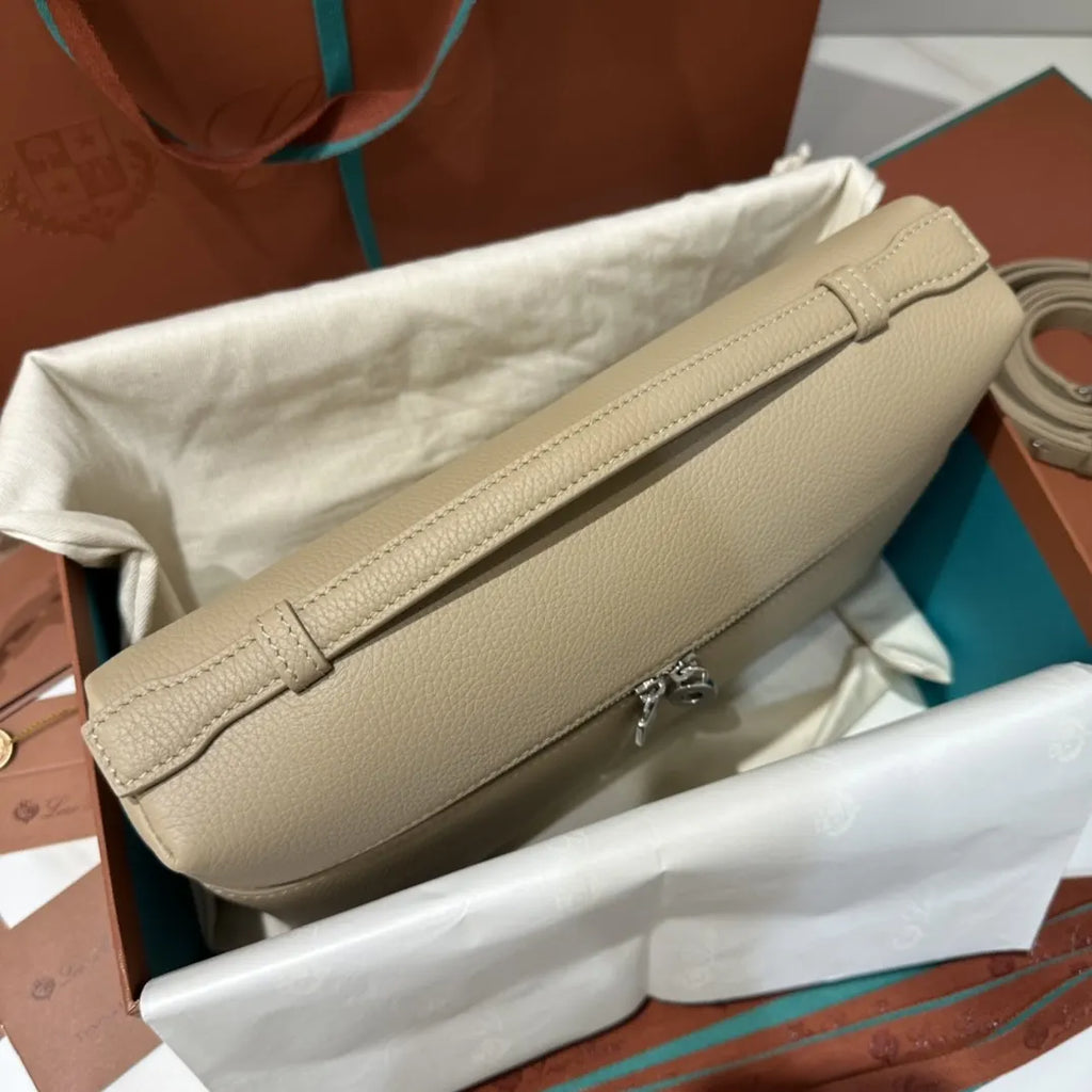 Loro Piana Oyster Leather Vanity - Hình 3