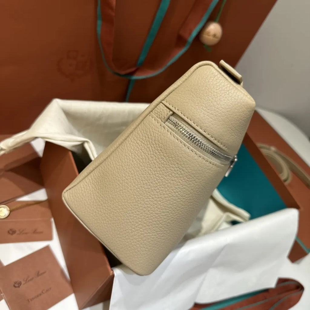 Loro Piana Oyster Leather Vanity - Hình 4