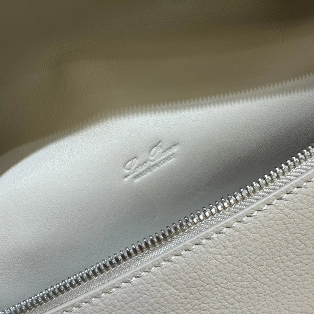 Loro Piana Oyster Leather Vanity - Hình 7