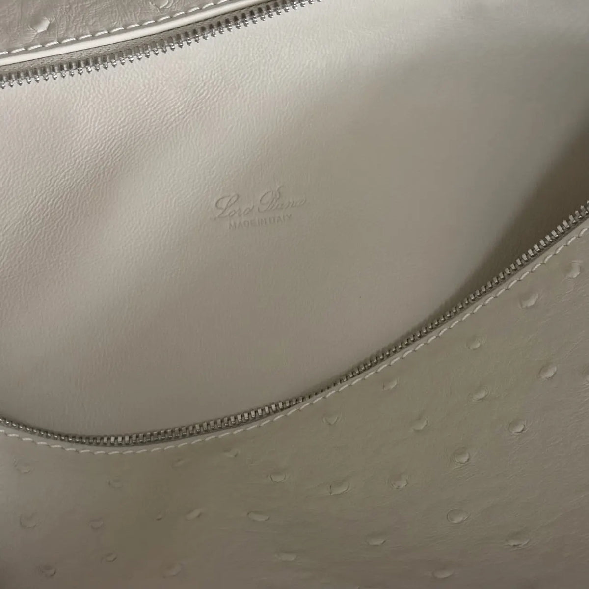 structured Loro Piana Ivory Ostrich Vanity - Hình 8