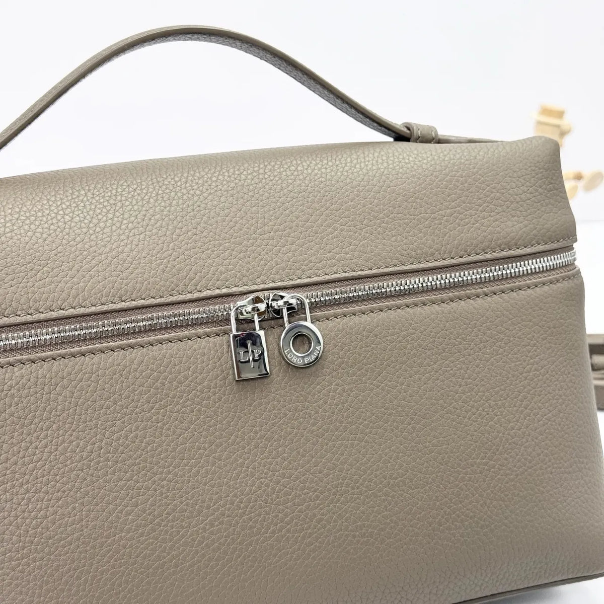 Loro Piana Olive Leather Train Case - Hình 6