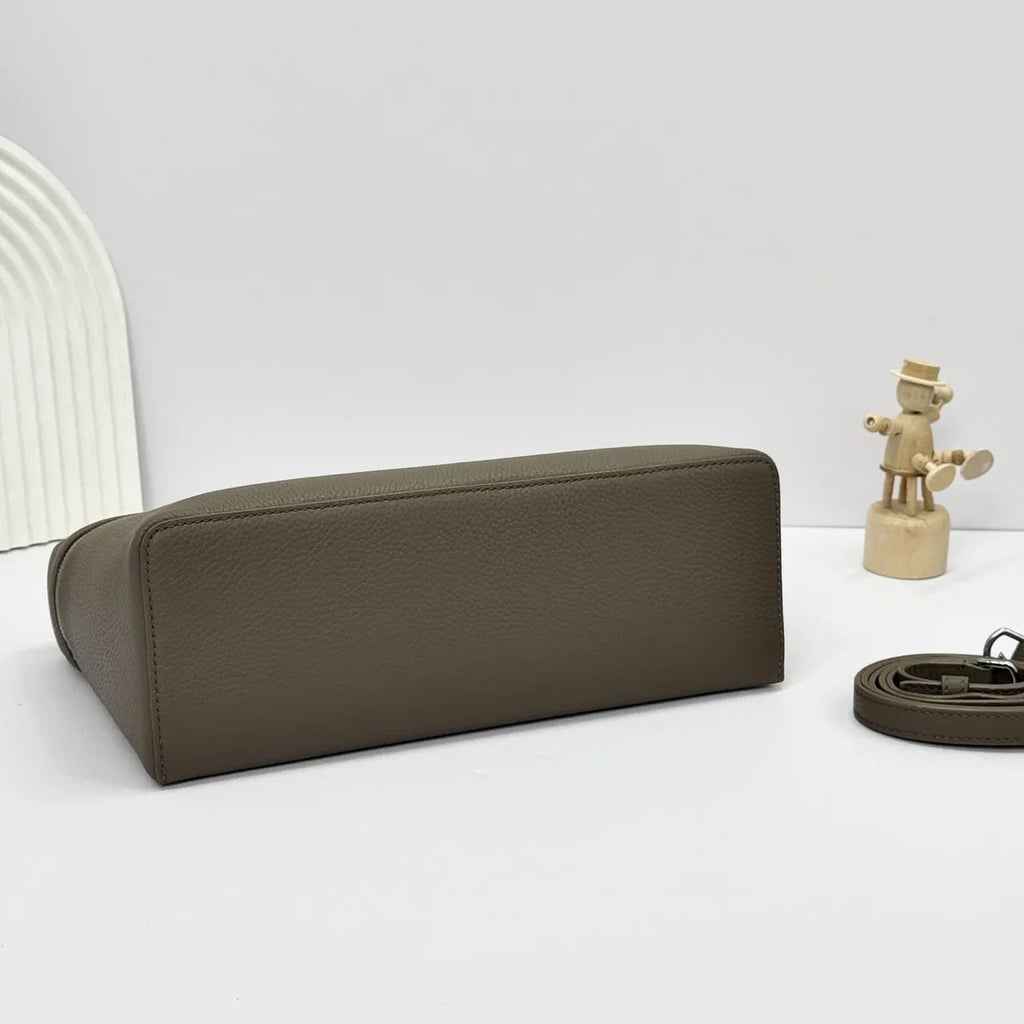 Loro Piana Olive Leather Train Case - Hình 4