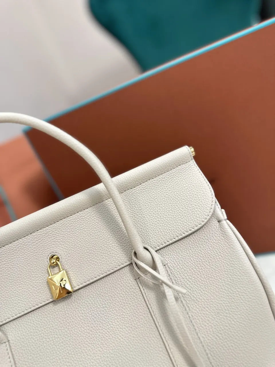 Loro Piana Oyster White Leather Handbag - Hình 2