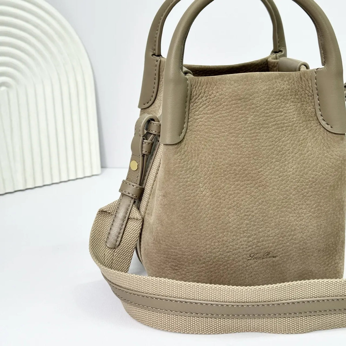 Loro Piana Taupe Bucket Bag - Hình 5
