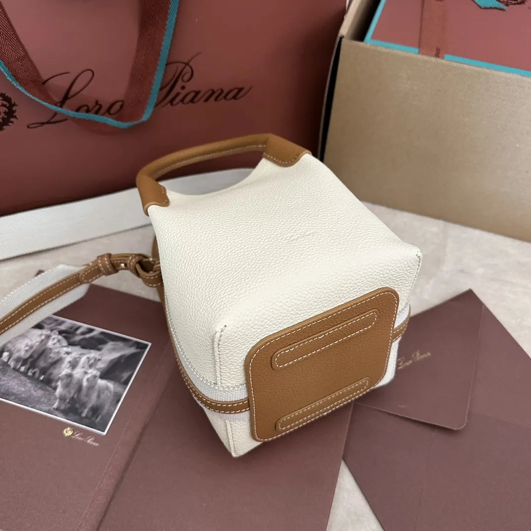 Loro Piana White Leather Bucket Bag - Hình 5