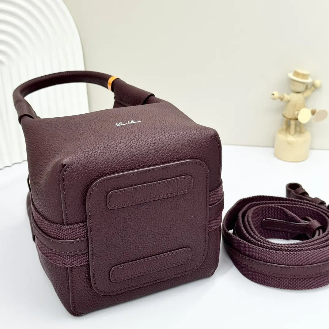 Loro Piana Amaranth Bucket Bag - Hình 4