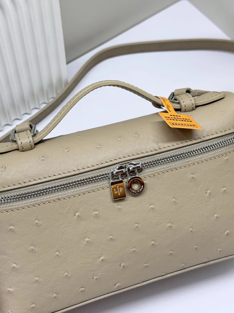 Loro Piana Beige Ostrich Vanity Case - Hình 5