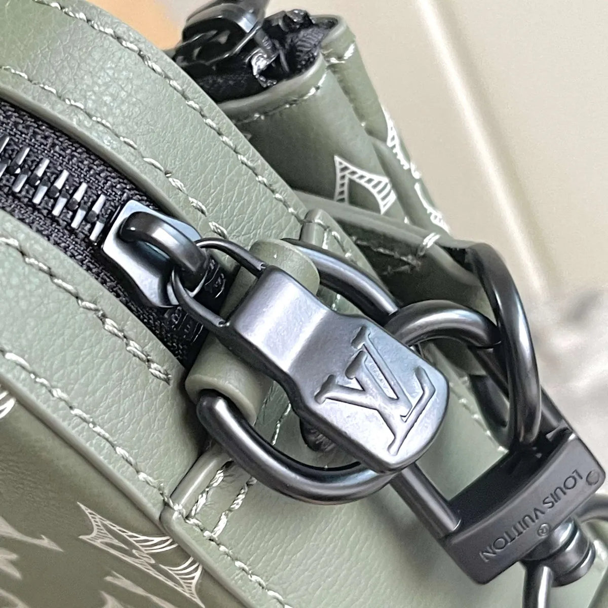 adjustable LV Olive Green Monogram - Hình 4