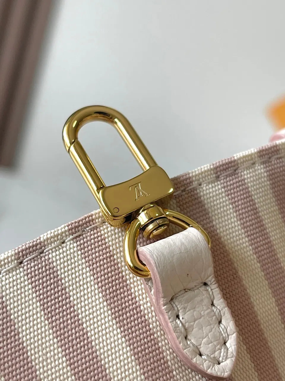 LV Cream Empreinte Pink Bag - Hình 7