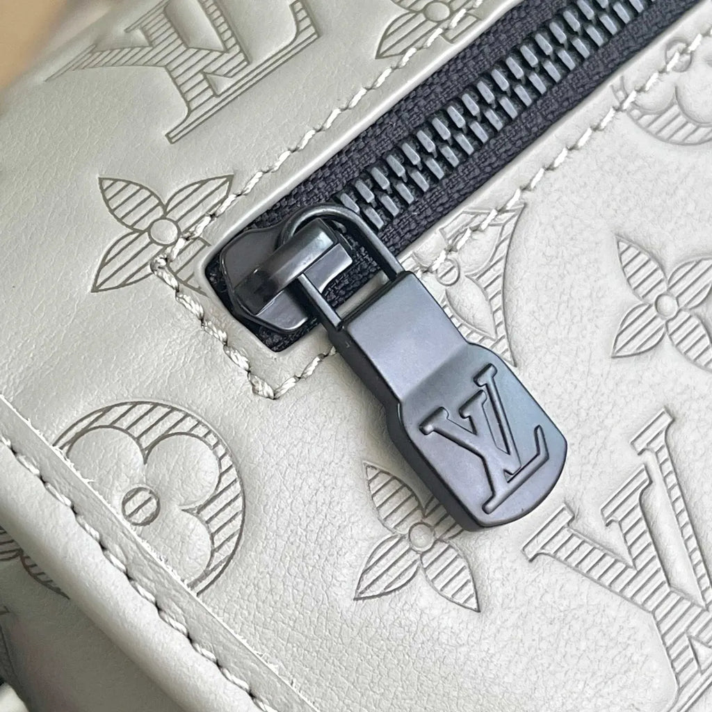 embossed Louis Vuitton Gray Crossbody - Hình 5
