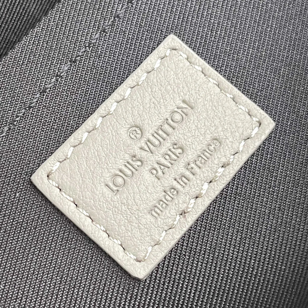 embossed Louis Vuitton Gray Crossbody - Hình 8