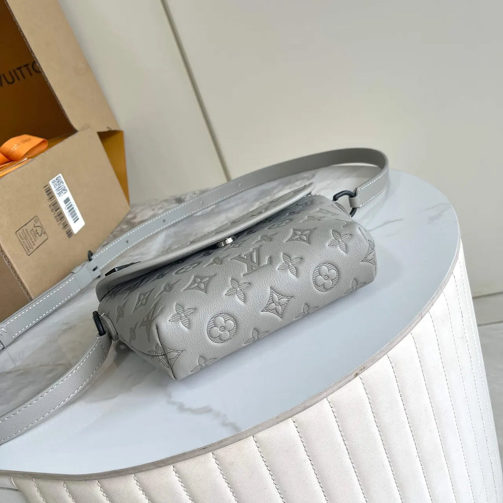 Louis Vuitton Gray Crossbody Bag - Hình 3