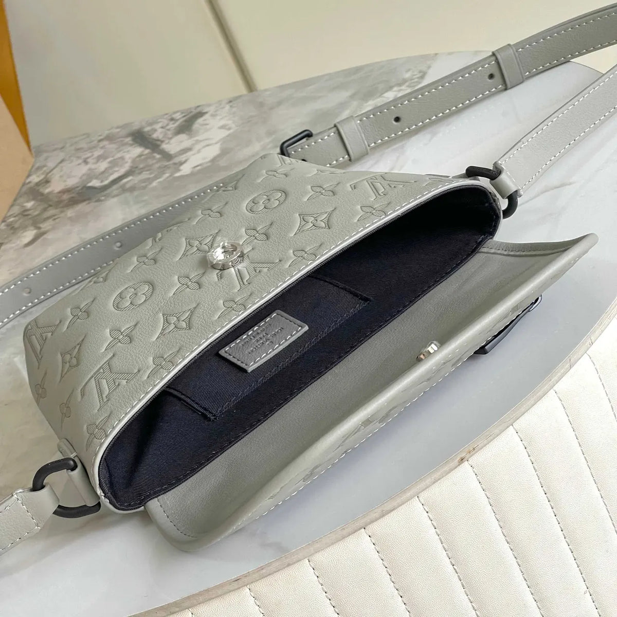 Louis Vuitton Gray Crossbody Bag - Hình 6