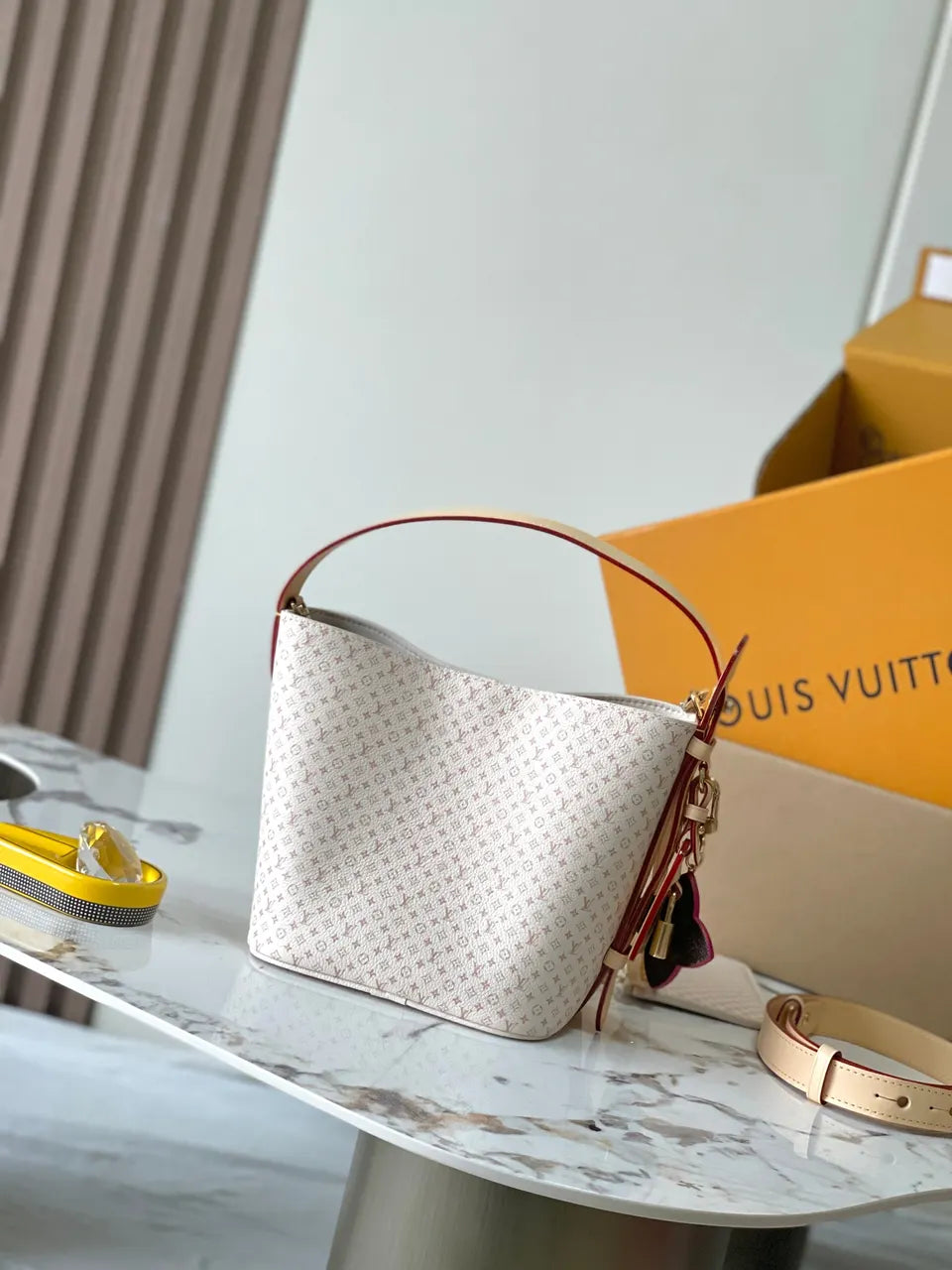 Cream Empreinte Bucket Bag - Hình 4