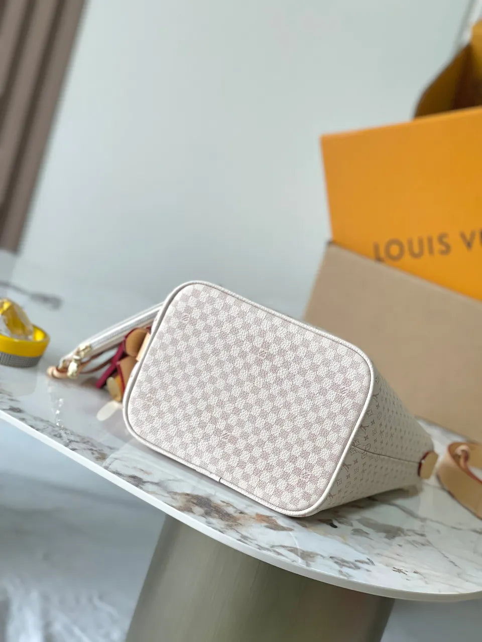 Cream Empreinte Bucket Bag - Hình 5