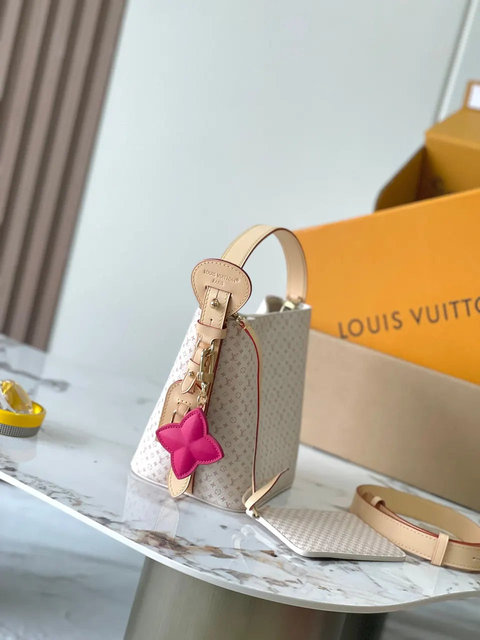 Cream Empreinte Bucket Bag - Hình 3