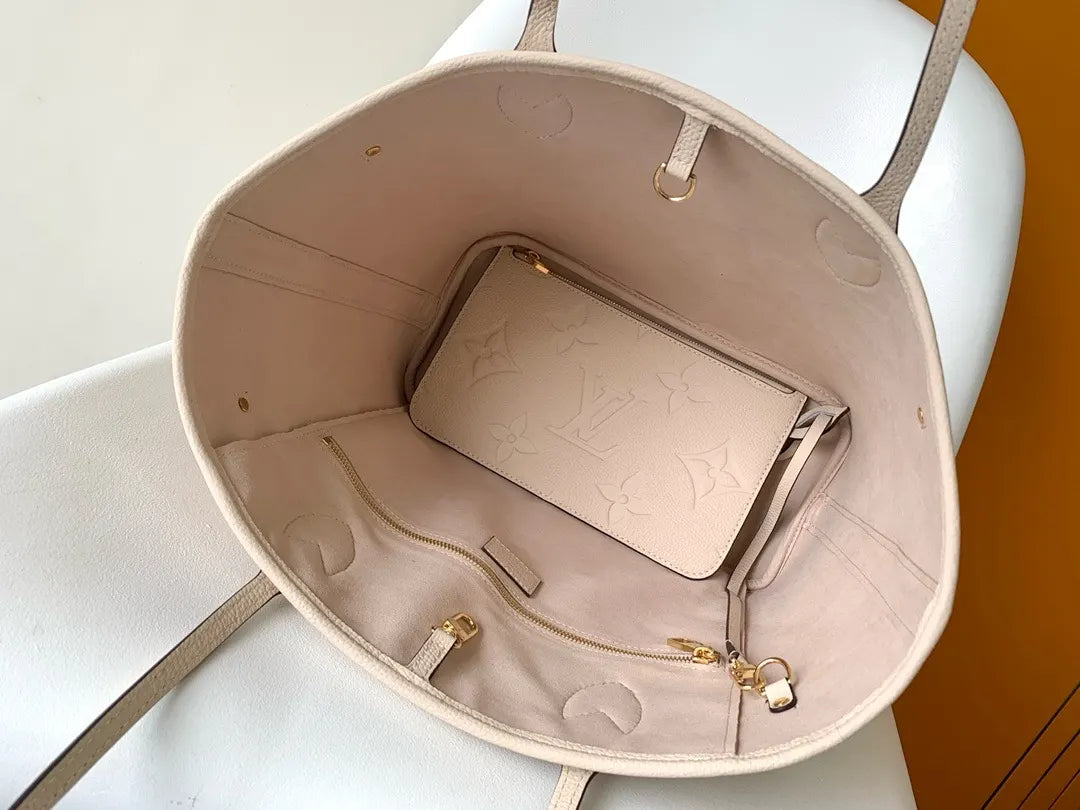 Ivory Embossed LV OnTheGo - Hình 2