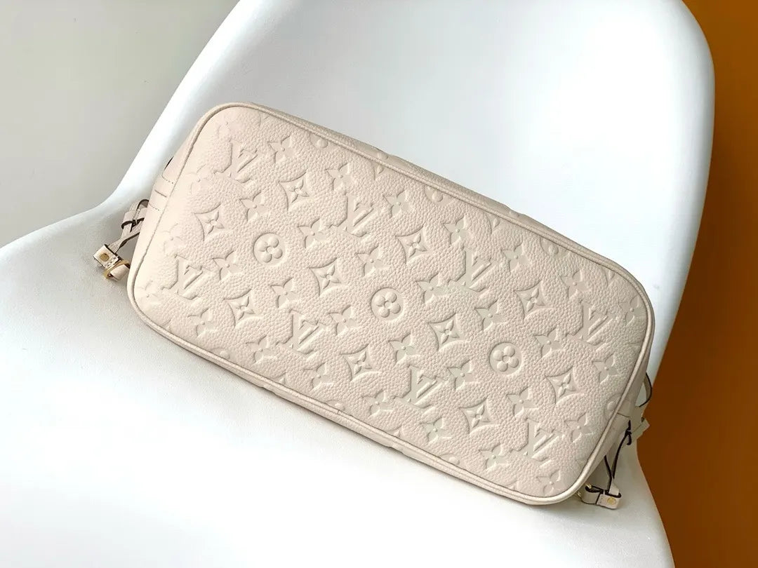 Ivory Embossed LV OnTheGo - Hình 6