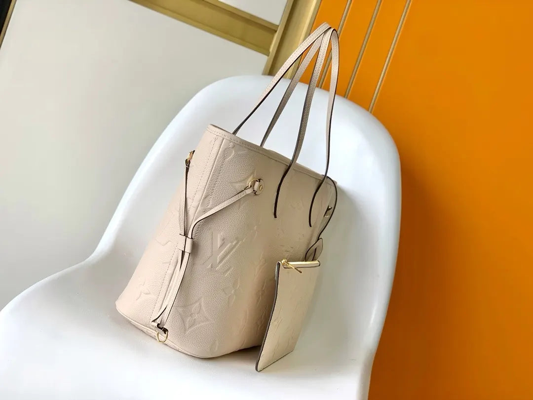 Ivory Embossed LV OnTheGo - Hình 8