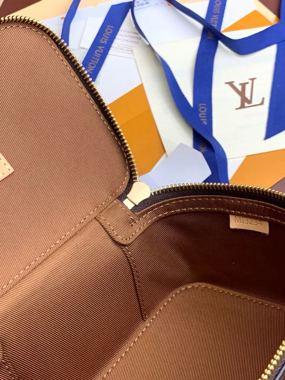 monogram Louis Vuitton Vanity Case - Hình 3