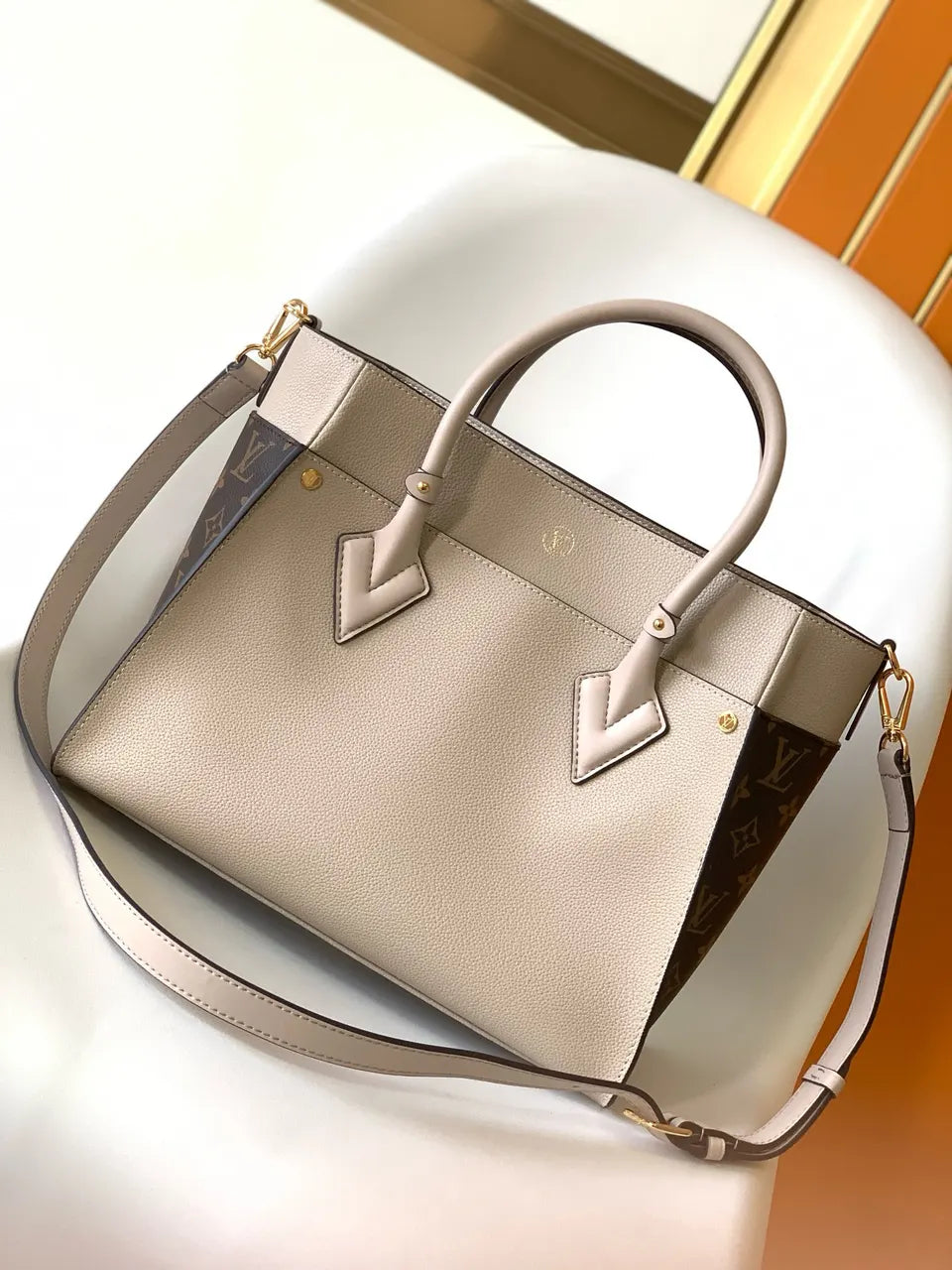 Louis Vuitton Cream Lockme