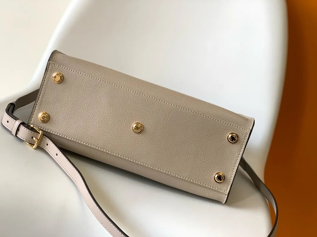 Louis Vuitton Cream Lockme - Hình 3