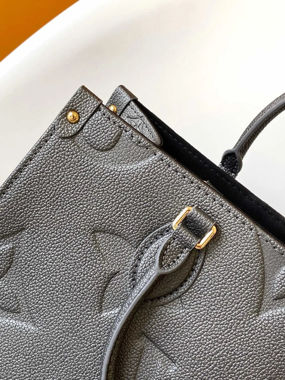 Louis Vuitton Gray Embossed - Hình 3