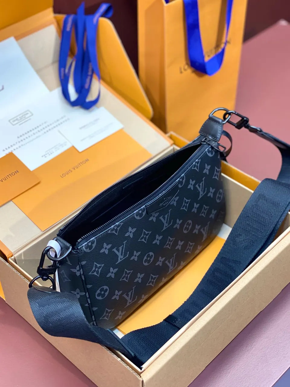 Louis Vuitton Danube PM - Hình 4