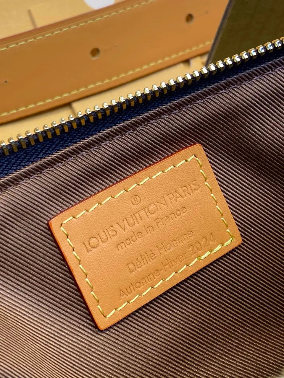brown Louis Vuitton Monogram Pochette - Hình 4