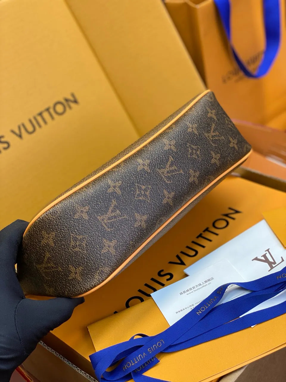 brown Louis Vuitton Monogram Pochette - Hình 2