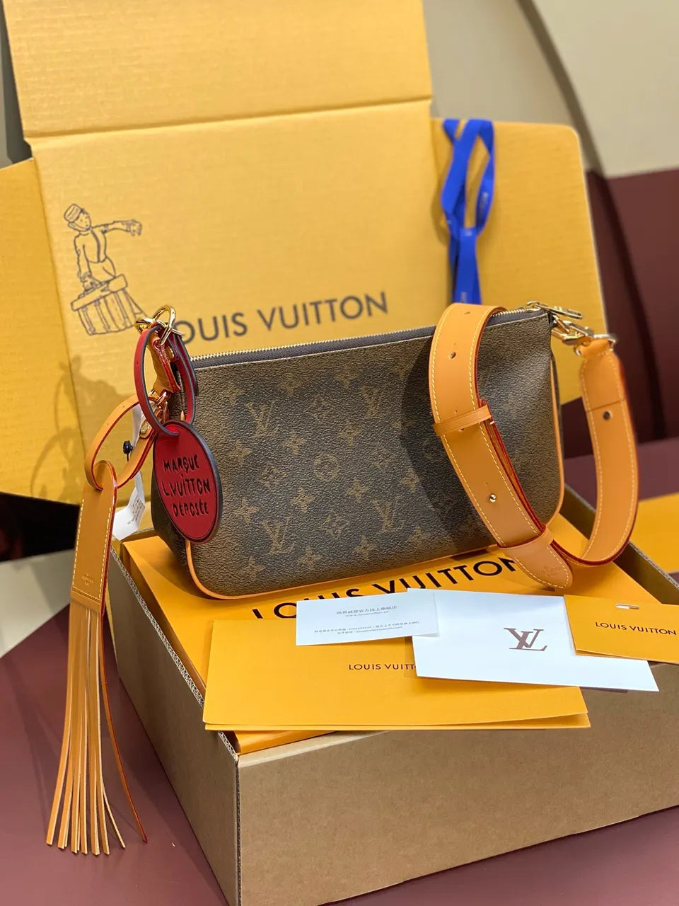 brown Louis Vuitton Monogram Pochette - Hình 7